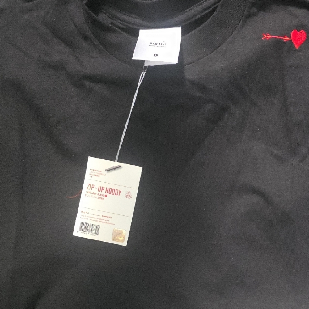 BTS LOVE YOURSELF OFFICIAL  Black and Red Short Sleeve Tee